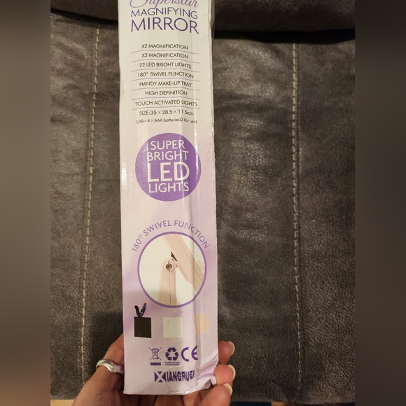 Magnifying mirror with touch sensitive light black new in box - Picture 2 of 6